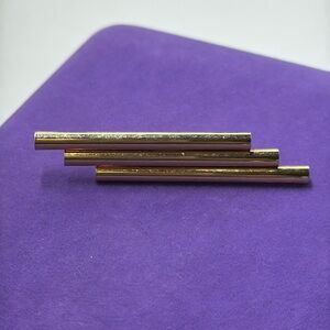 💛 Gold Tone Bar Brooch